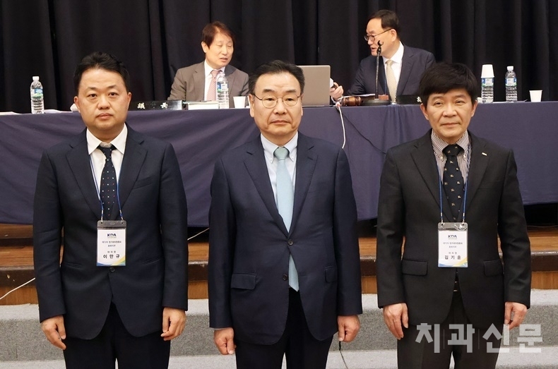 신임 감사단으로 선출된 이만규 회원(충북), 안민호 회원(서울), 김기훈 회원(충북)